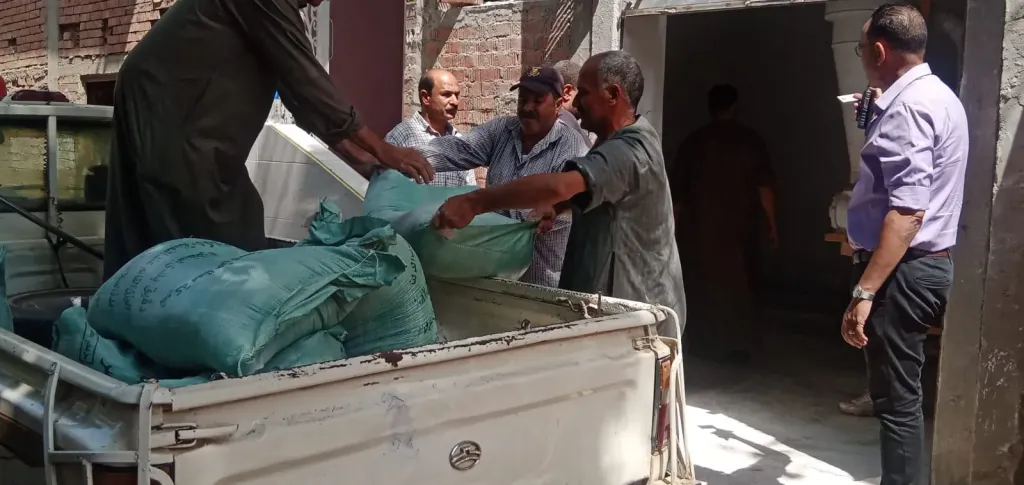 ضبط نصف طن دقيق بلدي مدعم محظور تداوله بالأسواق في الشهداء بالمنوفية