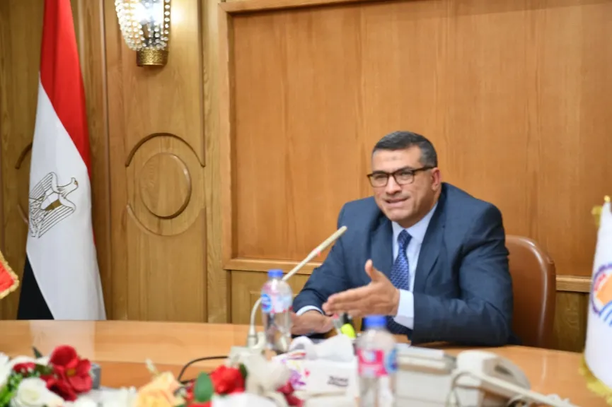 محافظ قنا: وقف العمل الميداني لعمال النظافة خلال فترة الذروة لحمايتهم من ضربات الشمس