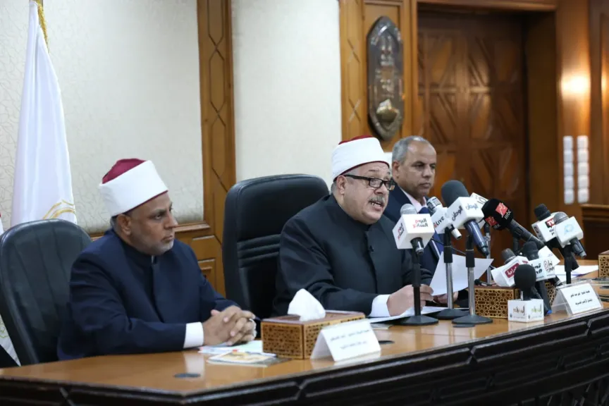 الشيخ أيمن عبدالغني يعلن أسماء أوائل الجمهورية بالقسم الأدبي (ذوو البصائر ودمج ودمج بصري) ويشيد بإرادتهم وتميزهم العلمي