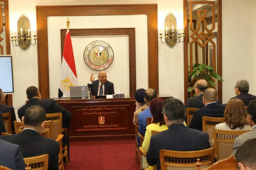 وزير الكهرباء يلتقي برؤساء البعثات الدبلوماسية والقنصلية بالخارج .. تفاصيل