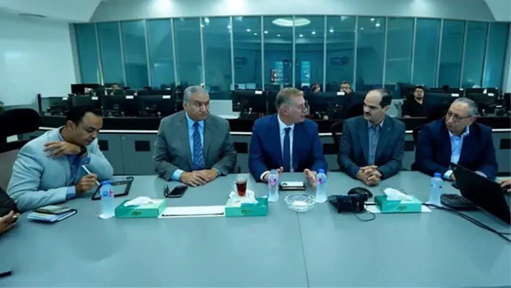 وزير البترول من مركز التحكم في الشبكة القومية للغاز الطبيعي بشركة جاسك