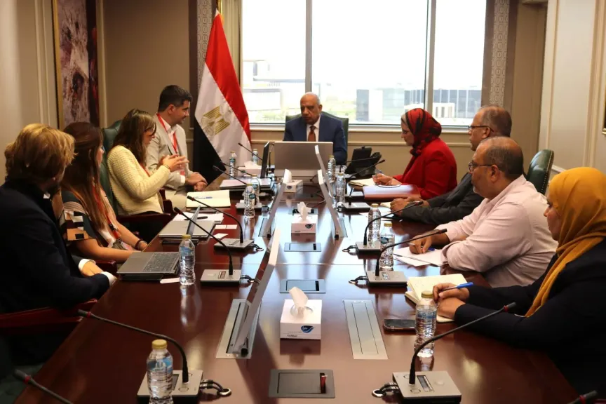 مصر واليونان تتابعان تنفيذ مشروع الربط الكهربائي لتصدير 3000 ميجاوات إلى أوروبا