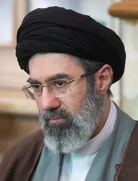 من حوزة قم إلى كربلاء وحزب الله.. أبعاد استدعاء الرمزية التاريخية لتثبيت حكم مجتبى خامنئي
