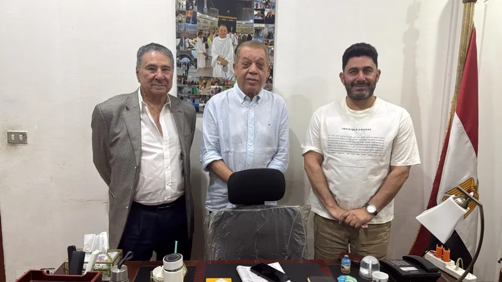 النائب أسامة شرشر يستقبل المخرج الكبير شاكر عبد اللطيف ونجله الفنان أحمد شاكر في مكتبه بجريدة النهار