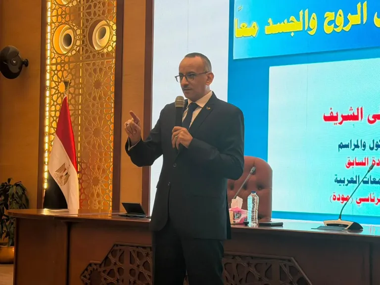 خبير الإتيكيت والبروتوكول والمراسم يؤكد: الإسلام أقام توازنًا متكاملًا بين جمال الروح وحسن المظهر