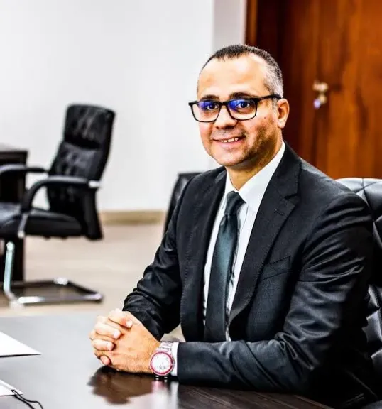 خاص .. عصام سراج يطير إلى أوروبا لحسم صفقة جديدة للأهلي