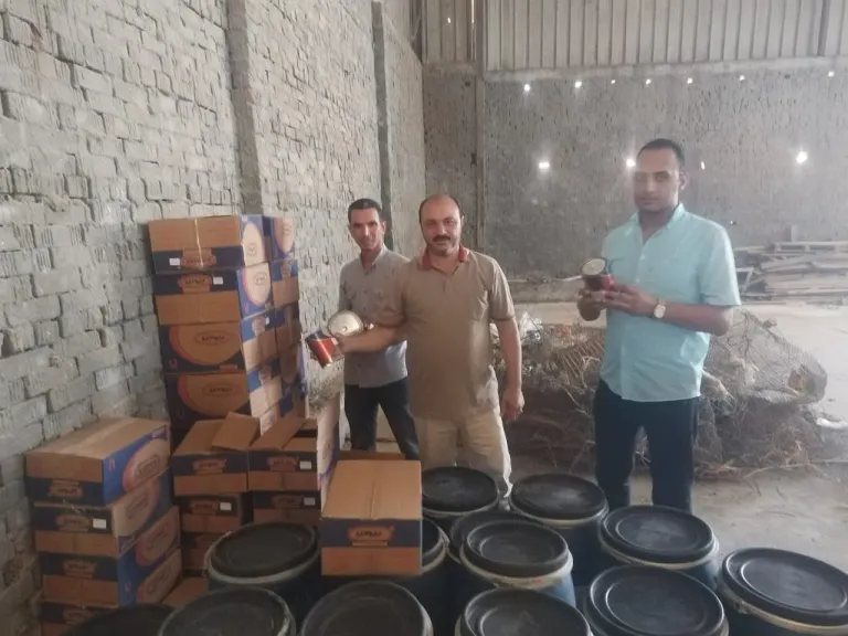 حملة تموينية ببلطيم تضبط 942 لترًا من البويات والدهانات مجهولة المصدر