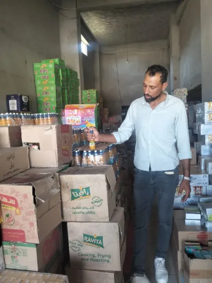 ضبط أكثر من 31 ألف لتر سولار متصرف فيها و3500 زجاجة عصير مجهولة المصدر خلال حملة تموينية مكبرة بالرياض في كفرالشيخ