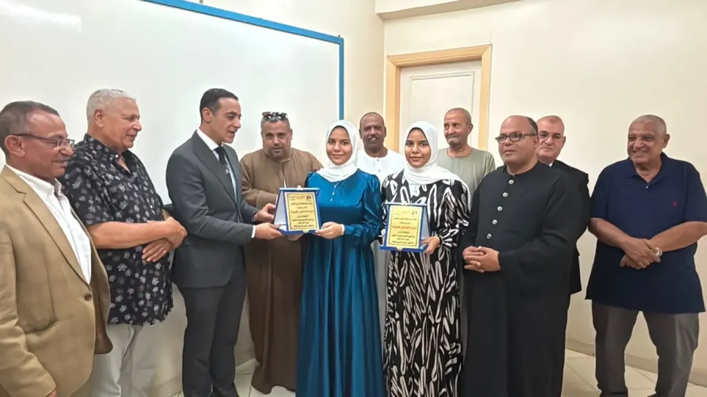 لجنة الوفد بالغربية تكرم أوائل الثانوية الأزهرية محمد عز