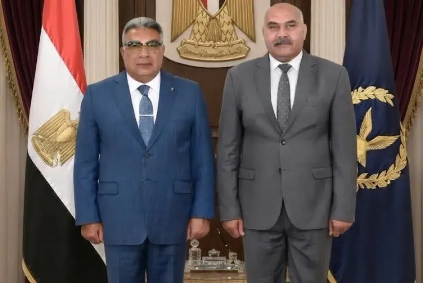 محافظ الدقهلية يهنئ مدير الأمن الجديد عقب توليه منصبه متمنيًا له التوفيق والسداد في أداء رسالته الأمنية.. ويشيد بجهود مدير الأمن السابق