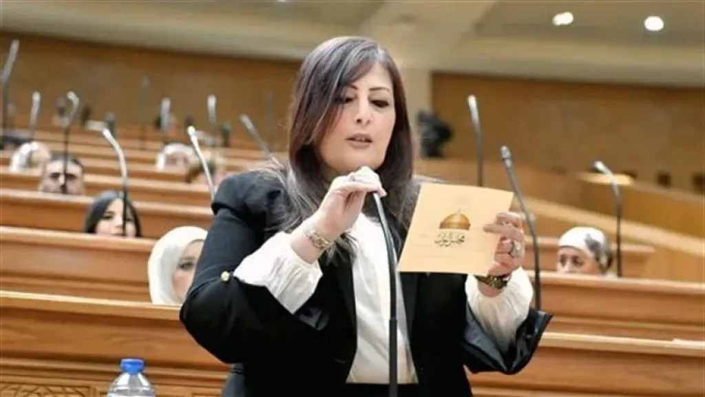 النائبة الدكتورة إليزابيث شاكر