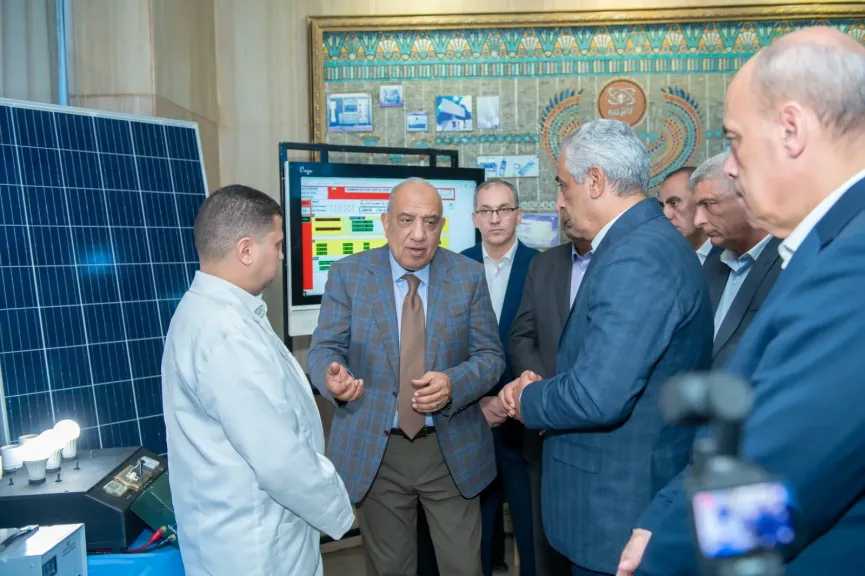 وزيرا الإنتاج الحربي والكهرباء يتفقدان «بنها للصناعات الإلكترونية».. دعم توطين الصناعة والتوسع في تصنيع مهمات الطاقة المتجددة
