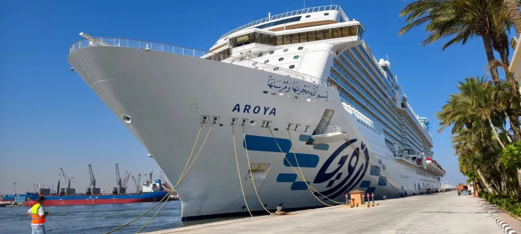 ميناء الإسكندرية يستقبل السفينة السياحية ”Aroya” علي متنها 3846 سائح