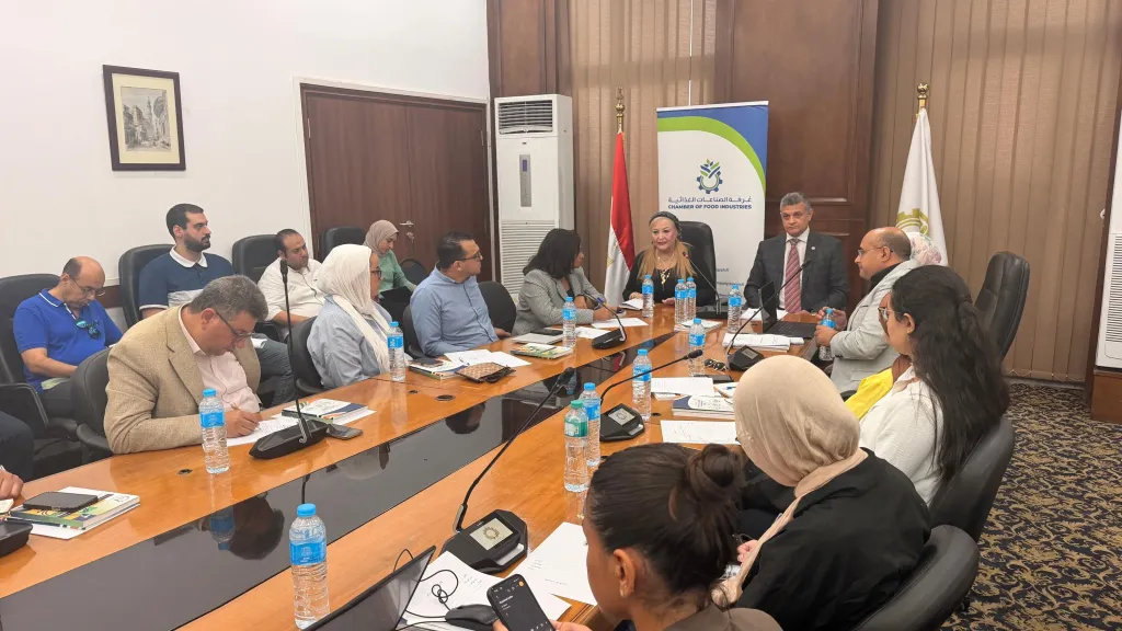 «البائع الصامت».. بطاقة البيانات الغذائية تتحول إلى جواز مرور للأسواق