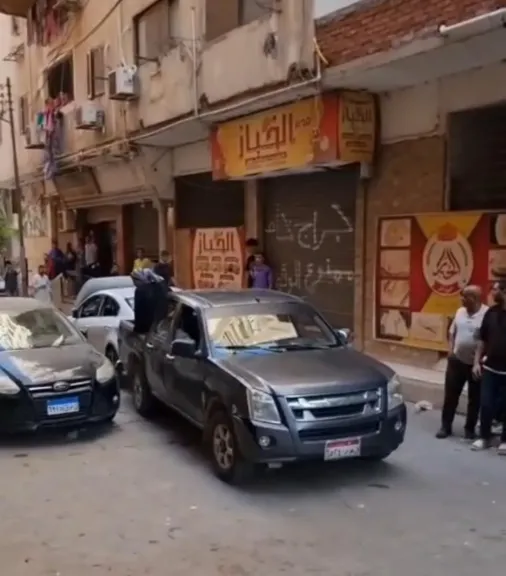 احتجاز وتحطيم ممتلكات.. ضبط ”فرنسا” وآخرين في واقعة الإعتداء على طبيب وأسرته ببنها