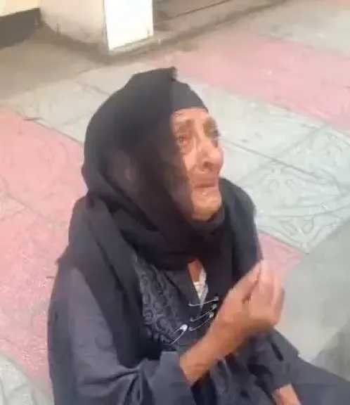 ابني ومراته مش طايقني.. التضامن تتحرك لإنقاذ المسنة الباكية في الشارع بسبب قسوة نجلها | خاص