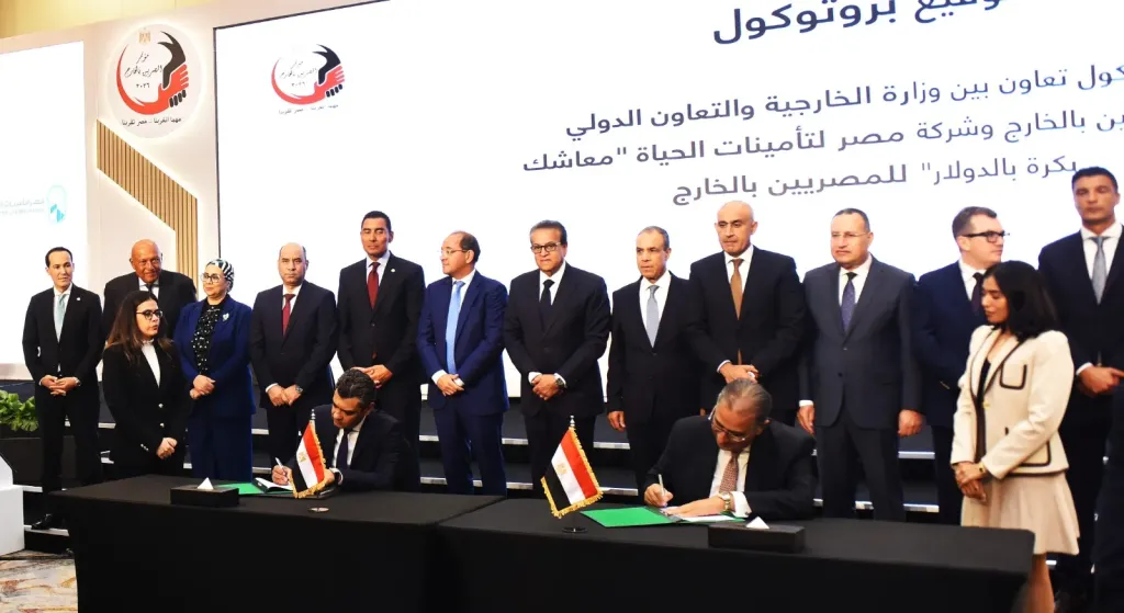 رئيس الهيئة العامة للاستثمار والمناطق الحرة يشهد توقيع بروتوكول تعاون للترويج لوثيقة ”معاشك بكرة بالدولار”