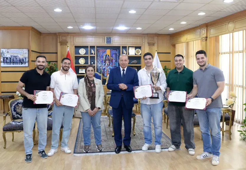 رئيس جامعة المنصورة يكرم فريق Enactus بعد تصدره الجامعات المصرية وتأهله للمسابقة العالمية في البرازيل
