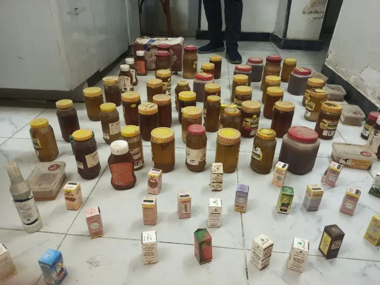 حملة تموينية بقلين في كفرالشيخ تضبط 144 برطمان عسل نحل منتهي الصلاحية وأصنافًا غذائية فاسدة بقرية نشرت