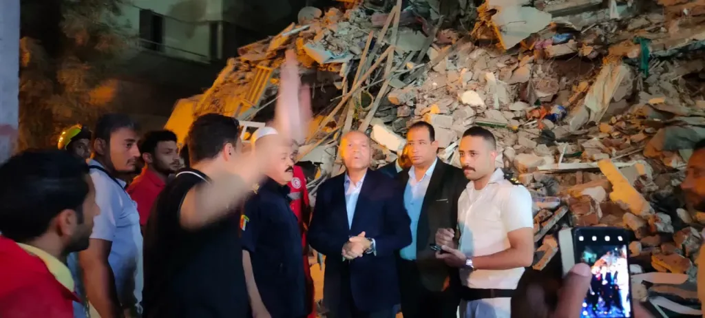 سقوط عقار في روض الفرج بعد زلزال الفجر