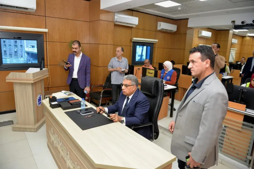 محافظ الدقهلية ” استمرار انعقاد غرفة إدارة الأزمة، ورفع درجة الاستعداد بجميع الأجهزة لمتابعة تداعيات الزلزال