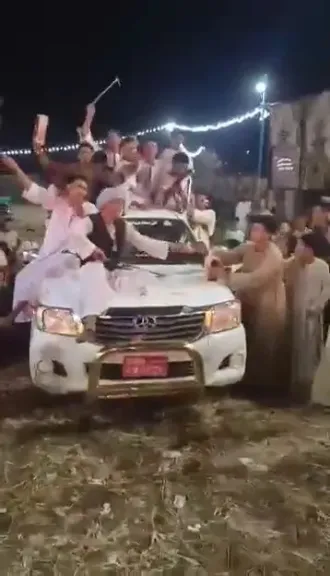 بحوزتهما البنادق الآلية.. القبض على شخصين في واقعة فيديو الرقص بالسلاح الآلي بحفل زفاف بقنا