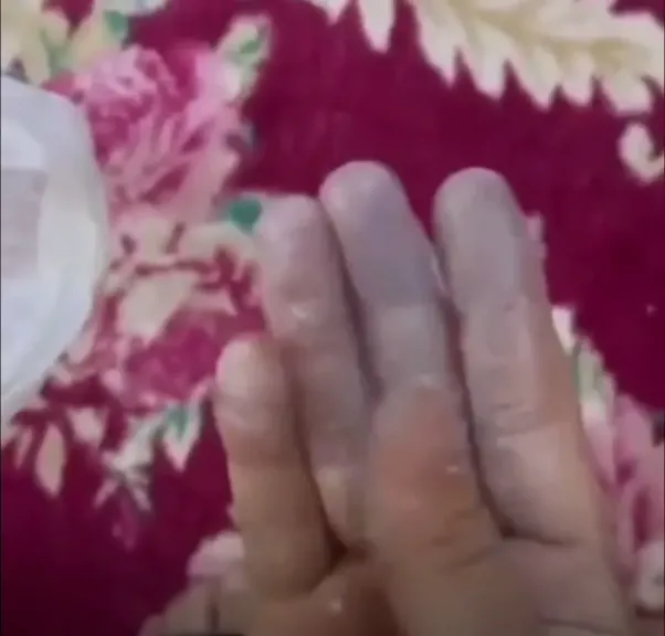 ”حد يقولي أيه دا”.. سيدة توثق العثور علي مادة غامضة بعصير قصب بطوخ