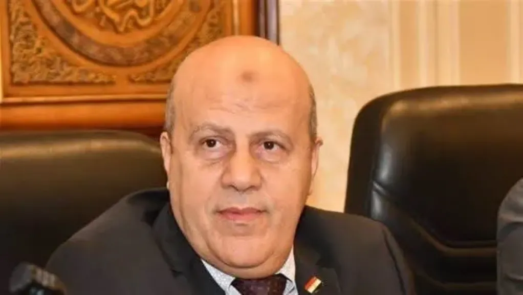الرقابة الإدارية تضبط السكرتير العام لمحافظة أسوان ومدير مكتبه بتهم رشوة وفساد