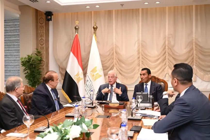 وزير الشباب والرياضة يشهد توقيع عقد استضافة مصر لبطولة كأس العالم للدارتس 2027
