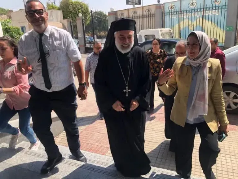 مطران المنيا للأقباط الكاثوليك يزور مركز الأورام ويشيد بجهود الفريق الطبي في خدمة المرضى