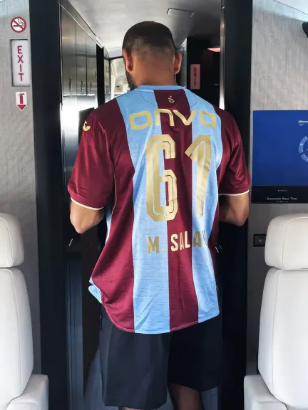 سر اختيار محمد صلاح للقميص رقم 61 مع طرابزون سبور.. حكاية رقم أصبح رمزًا لمدينة بأكملها