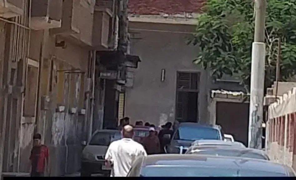إنهيار سقف منزل بطوخ ينهي حياة عامل ويصيب شخصين