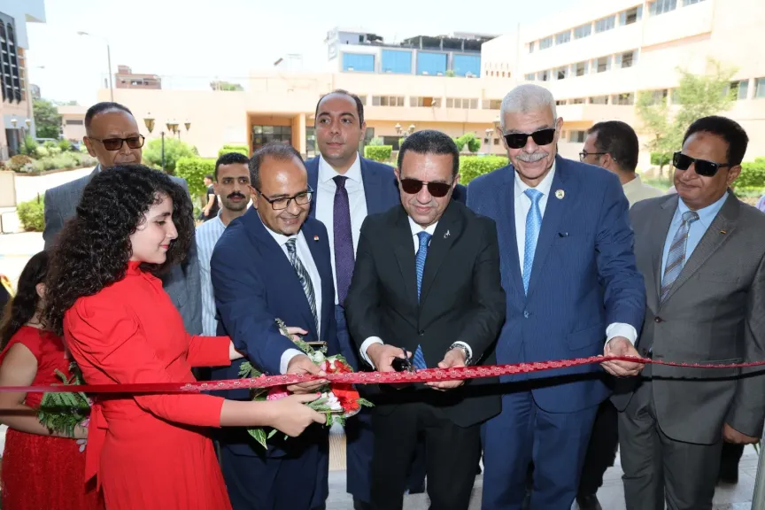 رئيس جامعة المنوفية ومحافظ المنوفية يفتتحان معرض المشروعات الطلابية بكلية الهندسة.. ويؤكدان دعم الابتكار وتعظيم الاستفادة من الأفكار البحثية لخدمة التنمية