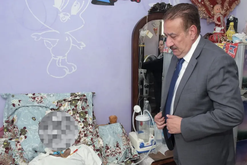 استغاثة مؤمن تصل لمحافظ بورسعيد.. أبو ليمون يزوره في منزله ويوجه برعايته ودعم أسرته