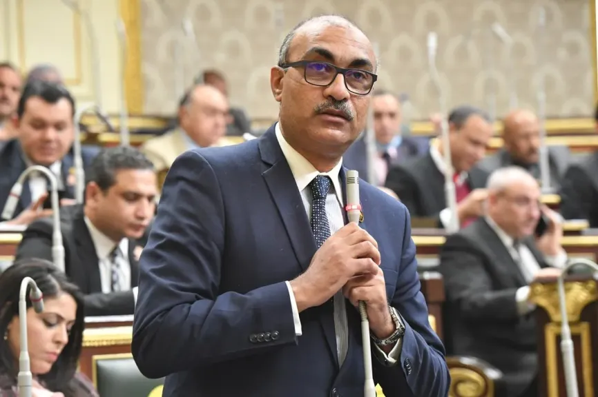 إيهاب منصور يطرح تعديلات جديدة على قانون التصالح: السماح بصب السقف والجراجات وإلغاء شرط طلاء العقار بالكامل