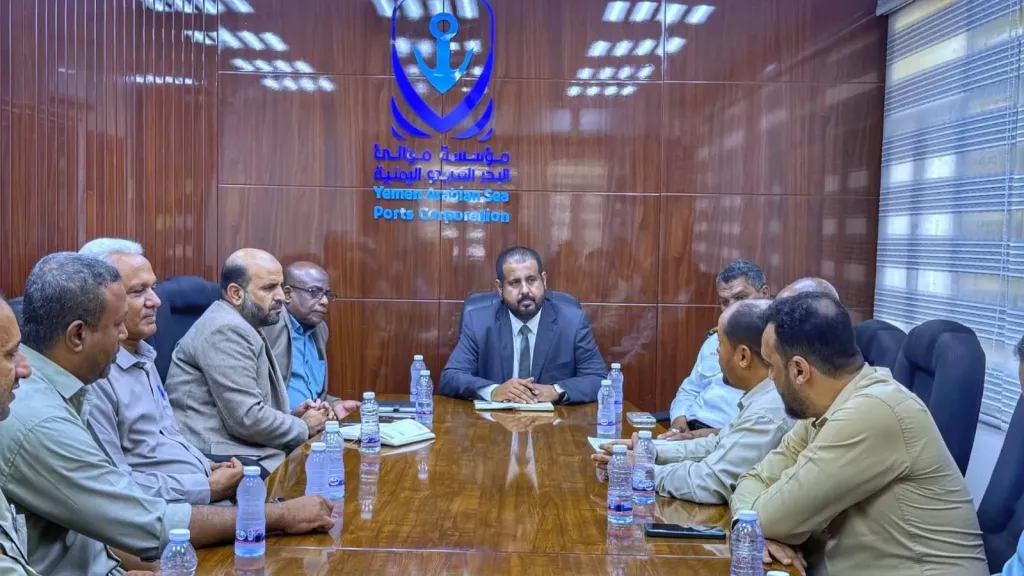 وكيل حضرموت لشؤون التنمية يطلع على أوضاع ميناء المكلا ويبحث خطط تطويره وتحسين خدماته