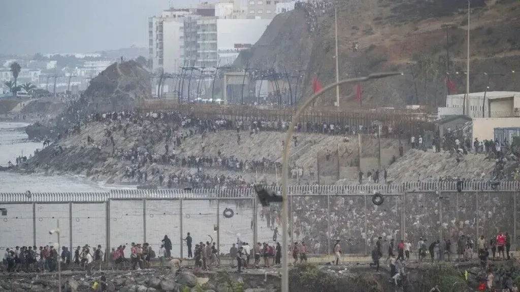 إسبانيا أغلقت معبر بني أنصار الحدودي مع المغرب إثر محاولة عبور جماعية