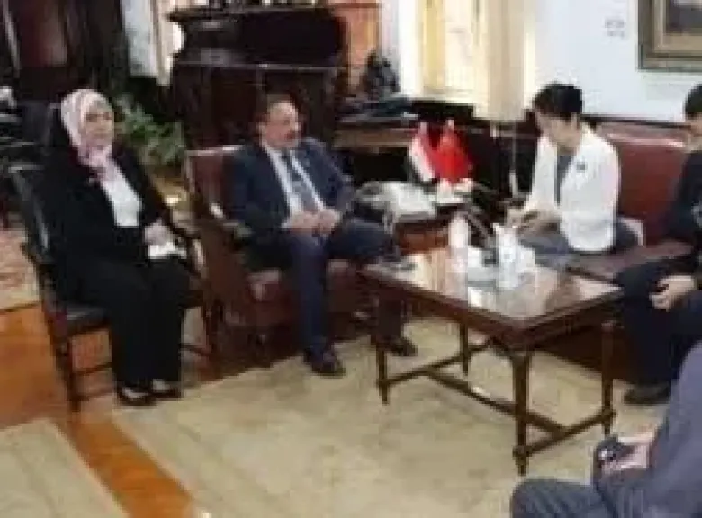 جامعة الإسكندرية تبحث مع القنصل العام للصين سبل التعاون في مجالات التدريب الطبي وجراحات الروبوت والتخدير