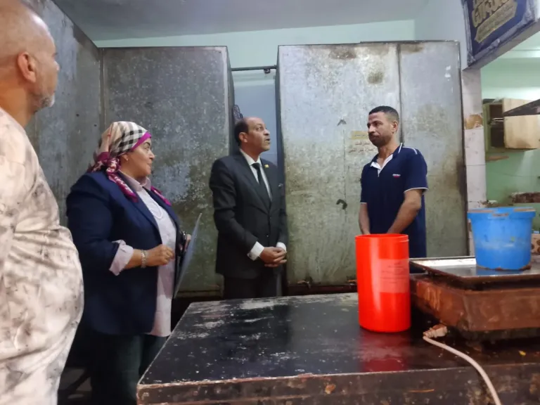 ضبط 4 أطنان زيت طعام مجهولة المصدر ببنها.. بعد اكتشاف نقلها بـ”تنك مواد بترولية”