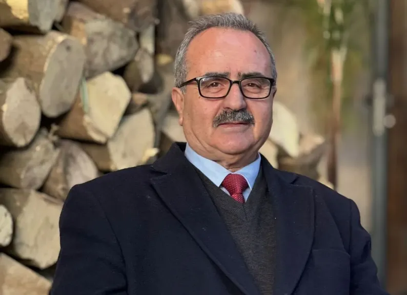 الأكاديمي والباحث السياسي الفلسطيني الدكتور أسعد العويوي