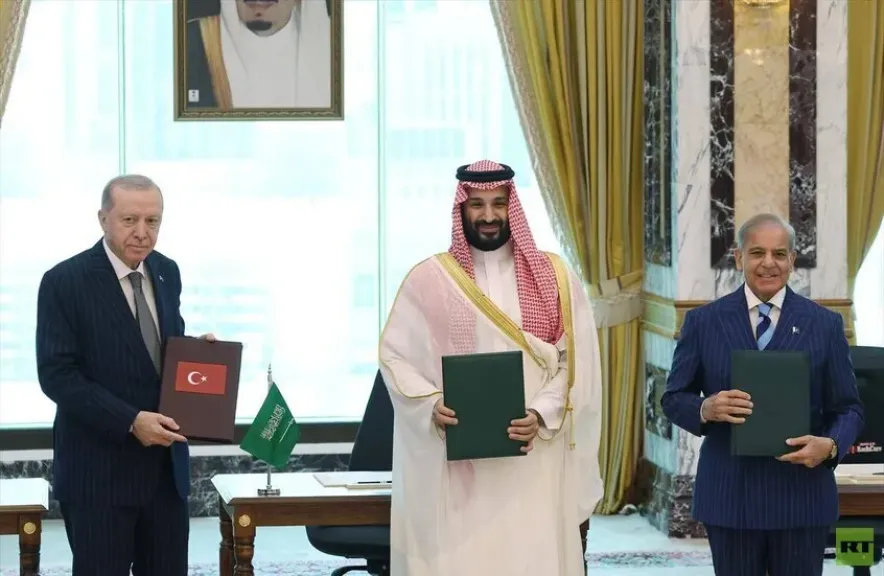 بن فرحان: ”اتفاقية مكة للدفاع المشترك” تجسد عمق العلاقات الاستراتيجية مع تركيا وباكستان
