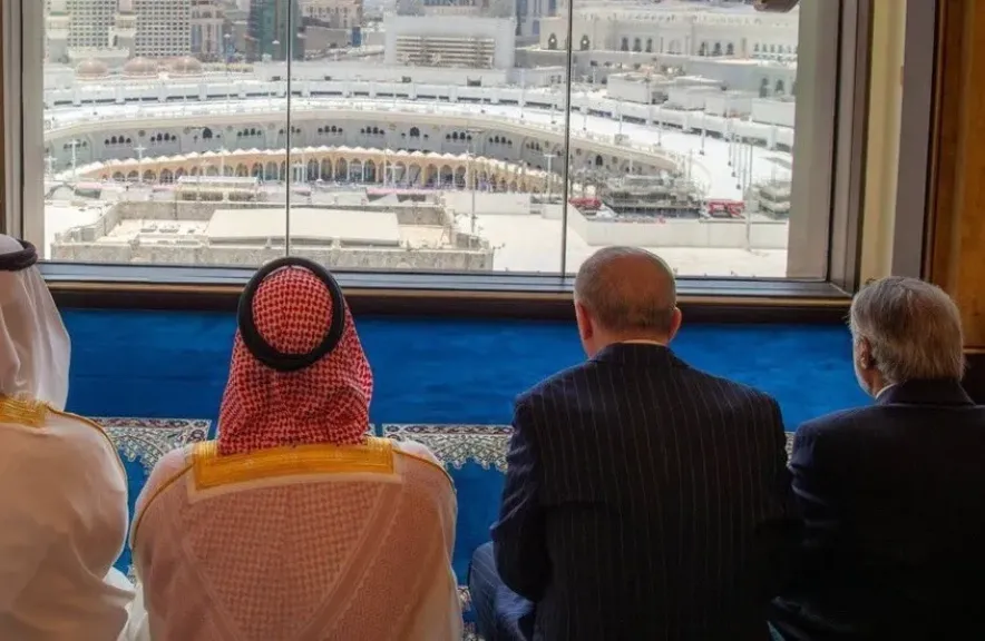 أردوغان يؤدي صلاة الجمعة في مكة المكرمة مع ولي العهد السعودي ورئيس الوزراء الباكستاني