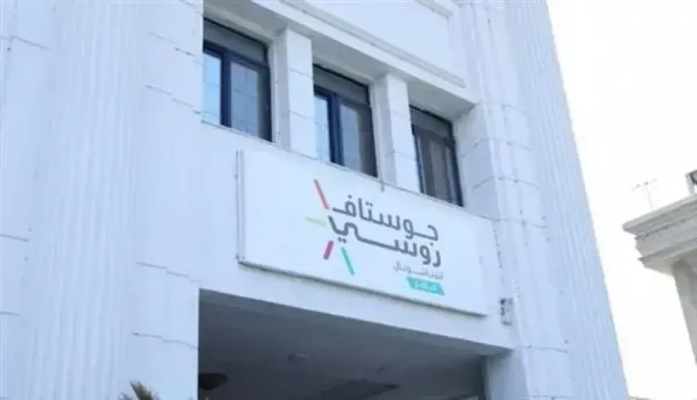 «دخل جوستاف روسي ماشي على رجليه ووضعه تدهور».. مواطن يروي رحلة والده مع الميلانوما ويناشد بمراجعة حالته