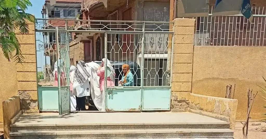 ولادة مفاجئة داخل توك توك أمام وحدة تصفا.. فريق طبي ينقذ أمًا وطفلتها في اللحظات الحاسمة