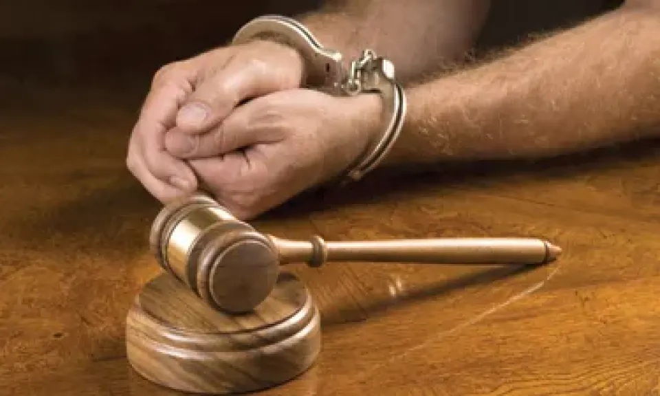 بسبب الخلافات الزوجية.. تجديد حبس المتهم بإنهاء حياة  زوجته أمام أطفالهم في شبرا الخيمة