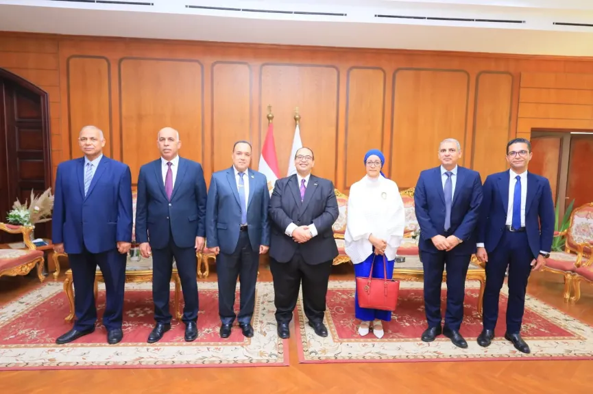 رئيس جامعة كفر الشيخ يستقبل وفد هاكاثون الابتكار في الحوسبة والذكاء الاصطناعي.. ويؤكد نفتح أبواب الجامعة أمام شراكات تصنع مستقبل التكنولوجيا