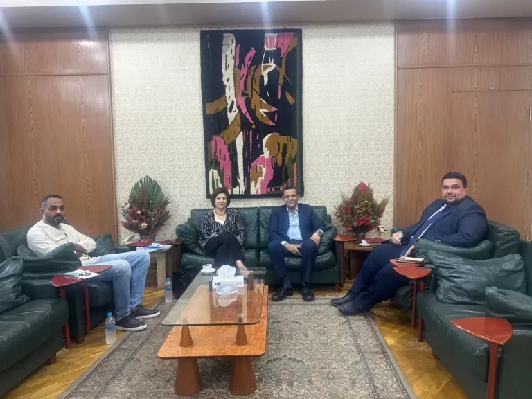 نقيب الصحفيين والنائبة مها عبدالناصر يعلنان تقديم مشروع قانون النقابة لحرية تداول المعلومات للبرلمان بعد الحصول على توقيع 60 نائبًا