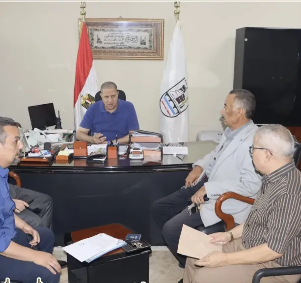السكرتير العام يعقد اجتماعا بأعضاء لجنة متابعة إجراءات تحصيل  مستحقات الصرف المغطى