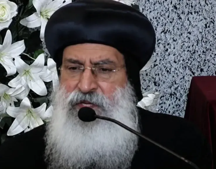 الأنبا ثيؤدوسيوس باكيًا على ضحايا حادث التجمع: المشهد قاس.. ودماء المظلومين لا تضيع