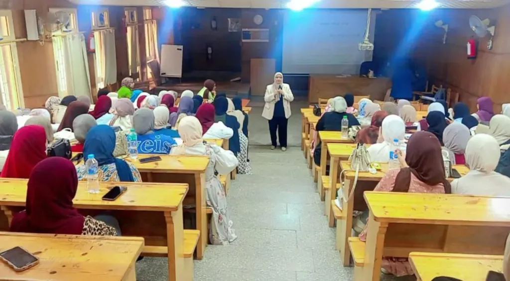 جامعة المنصورة: كلية التمريض تعزز التوعية بصحة الأم والطفل بورشة حول «الولادة الطبيعية والألف يوم الذهبية»